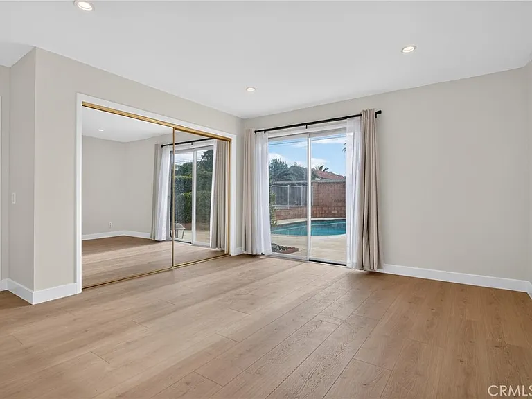 9624 Swinton Ave — Photo 21