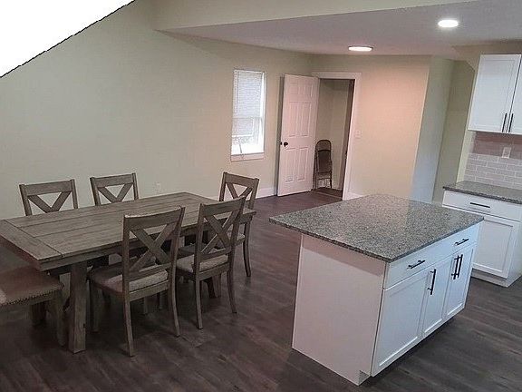 5th image of 2059 W 42nd St