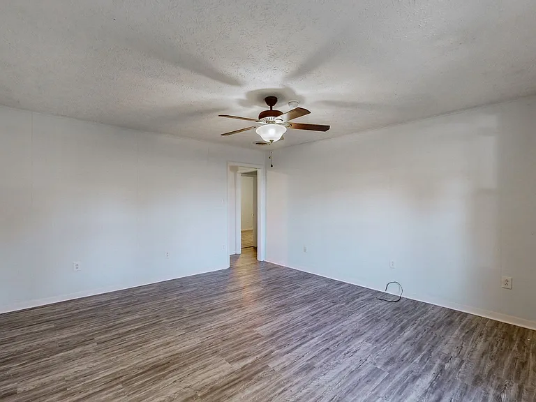8614 Burleson Ln — Photo 24