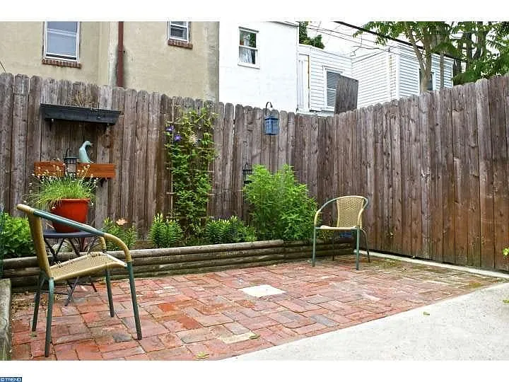 411 Tasker St photo 1