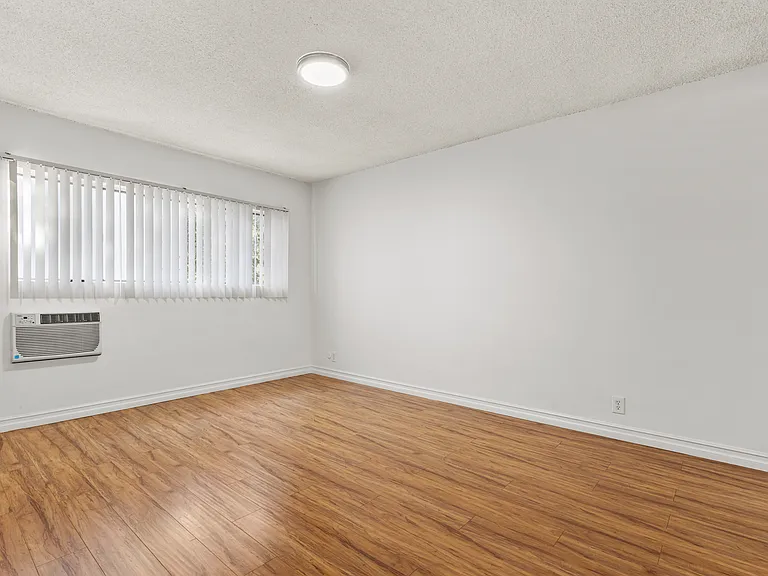 4924 Kester Ave #10 — Photo 14