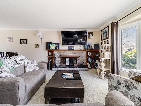 4th image of 186 Willingdon St
