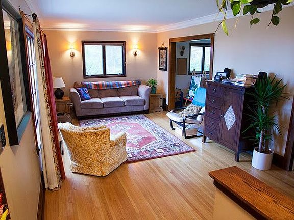 Living room (previous tenant)