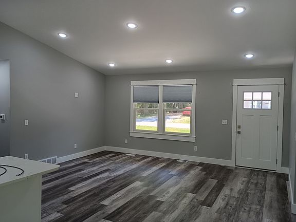 5th image of 3673 Waalkes St