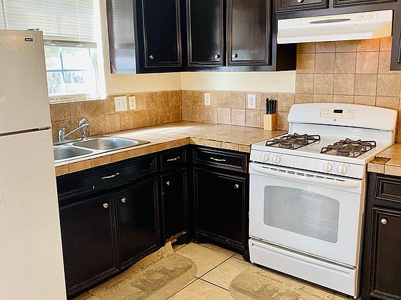 3rd image of 418 Plymouth St #B