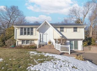 16 Overhill Rd, Ellington, CT 06029