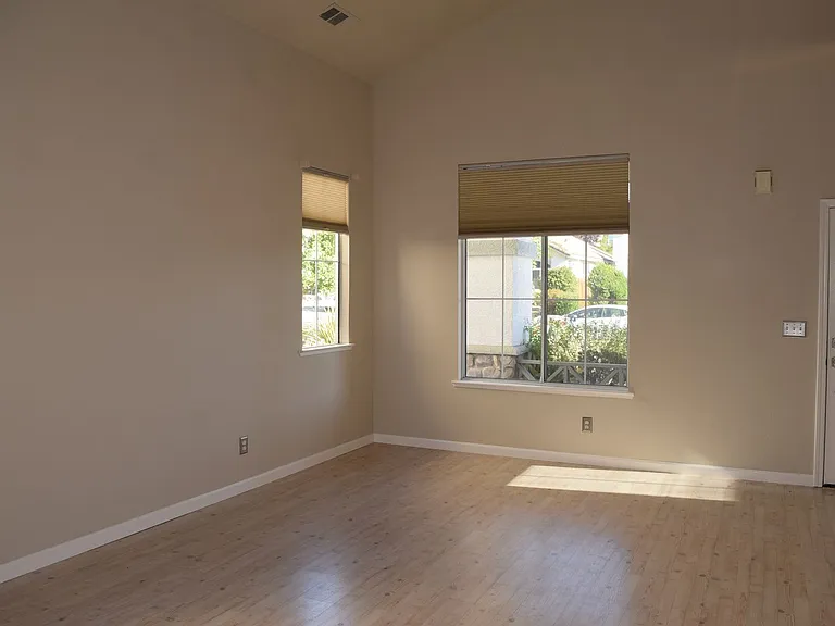 1608 Poppy Cir — Photo 9