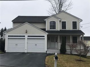 4 Acorn St, Cumberland, RI 02864