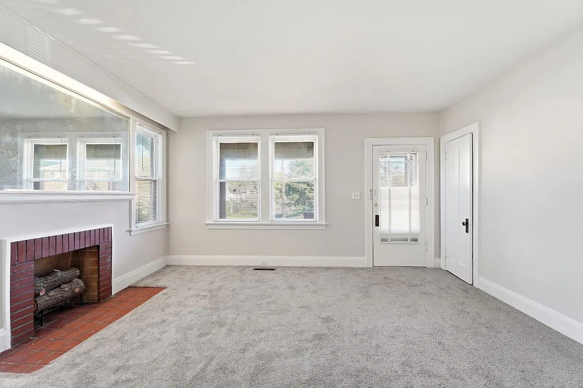 2 bed, 1.0 bath, 1759 sqft, $1,050 — Photo 4