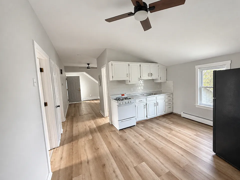 228 1/2 State St #3