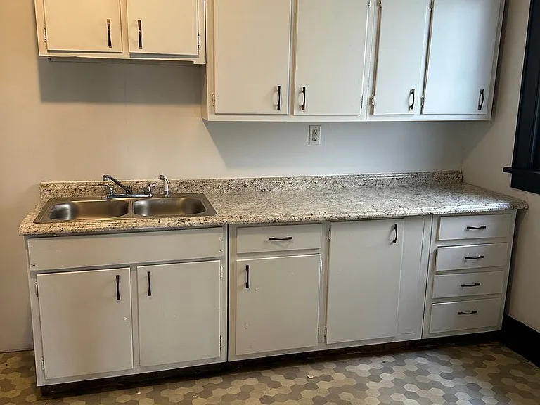 1413 Wellesley Ave — Photo 7