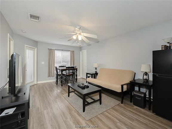 4th image of 523 Parkway #102