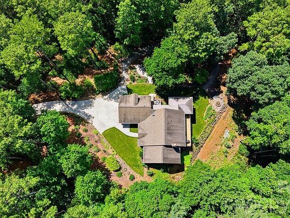 3rd image of 104 Rivercliff Dr W