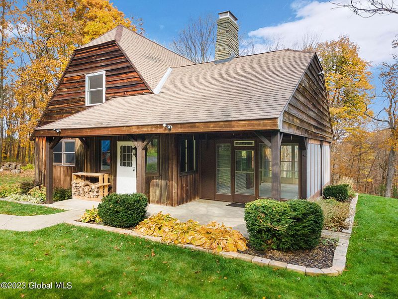 4th image of 828 Ennis Road