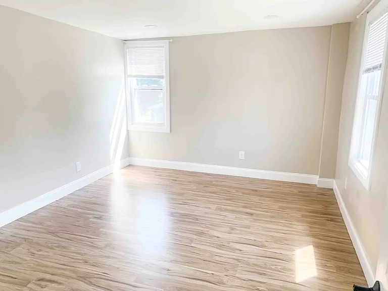 321 Bridge St — Photo 5