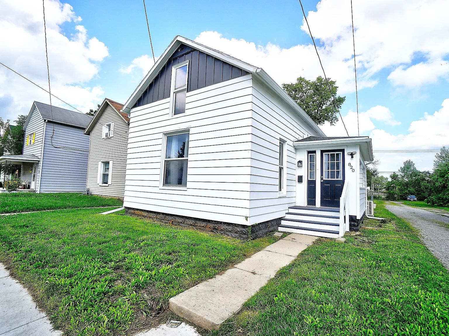 3 bed, 1.0 bath, 1700 sqft, $1,950 — Photo 1