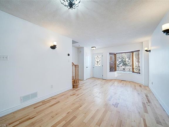 4th image of 108 Olde Bayview Ave