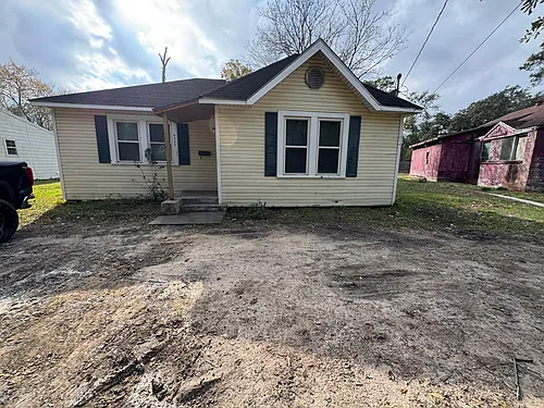 4325 Woodlawn St Photo 1