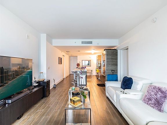 3rd image of 460 NE 28th St Floor 8