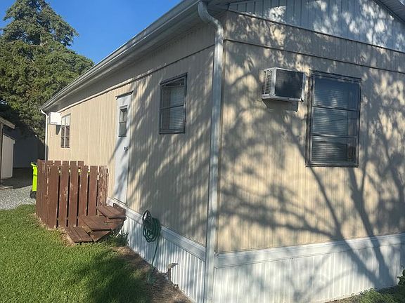 2nd image of 39968 W Oliver Cir
