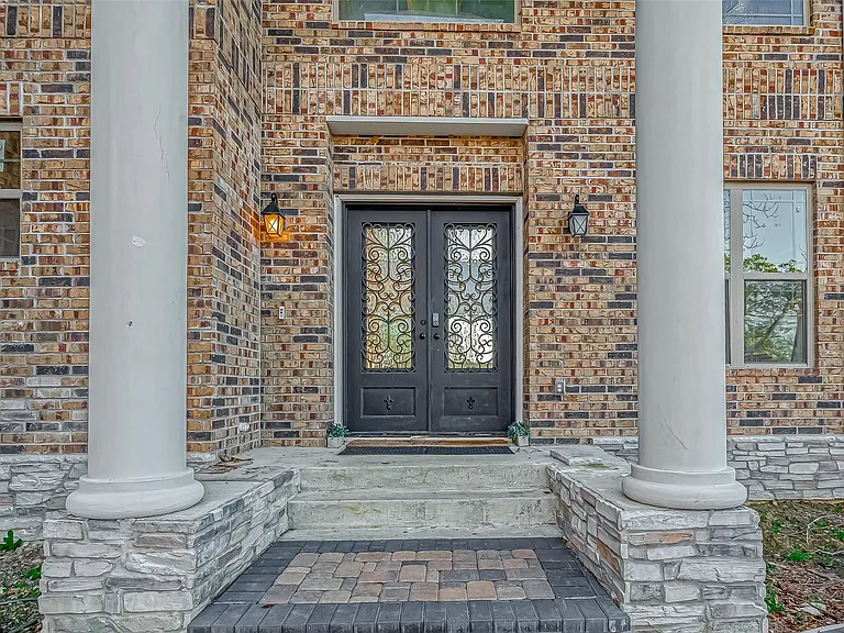 2011 Crescent Dr — Photo 4