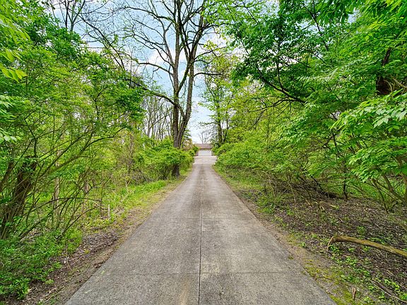 3rd image of 2755 Robinson Rd
