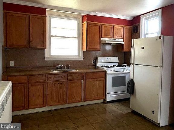 5th image of 6017 Roosevelt Blvd