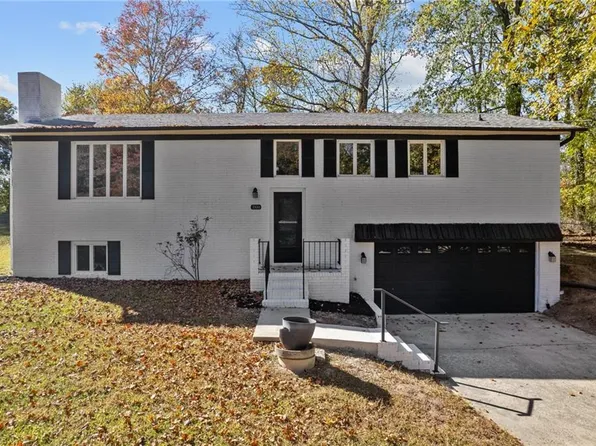 2330 Denise Ln, Winston Salem, NC 27127
