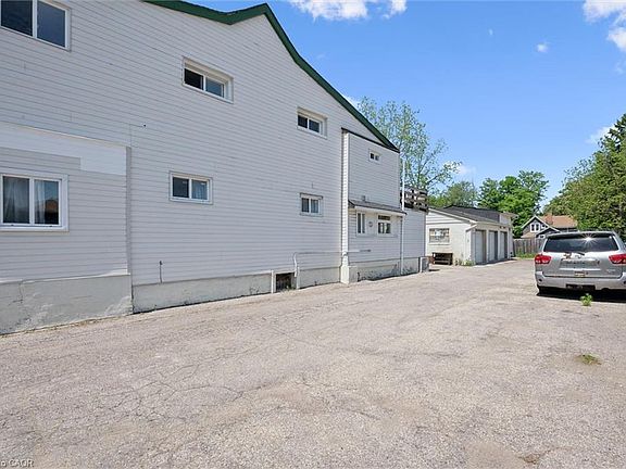 4th image of 202 Breithaupt St
