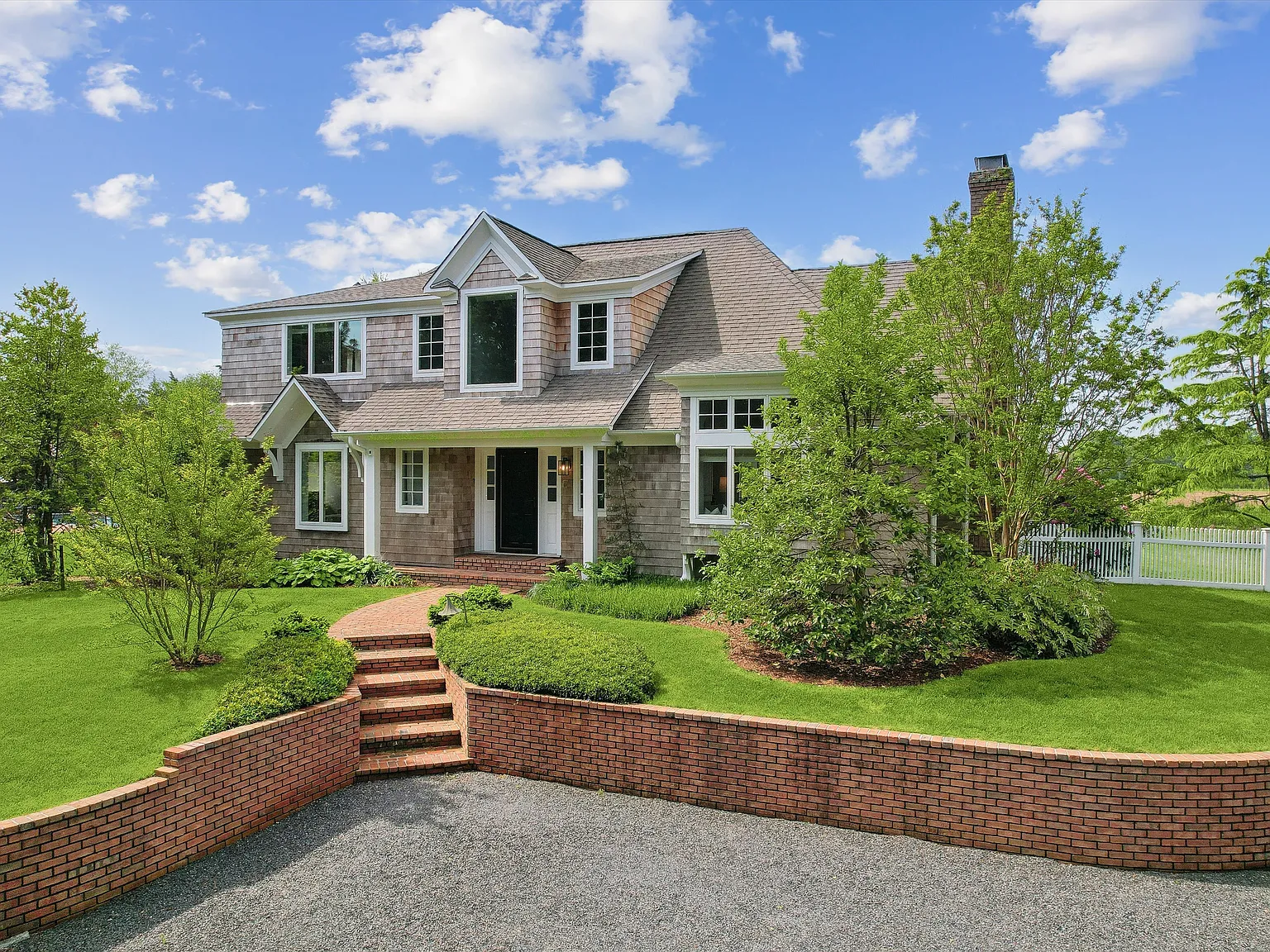 Water Mill Rental Overlooking Open Reserve — Photo 2