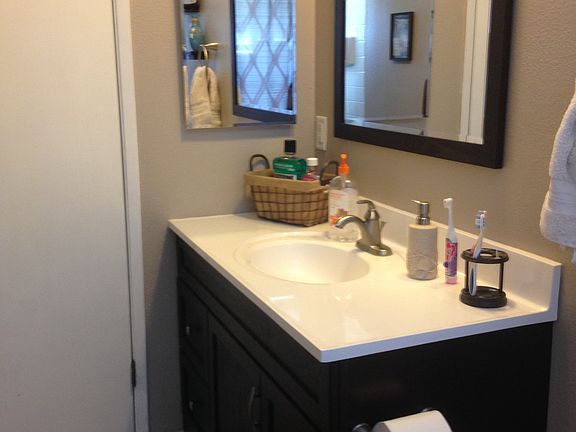 2nd image of 805 Meadowview Dr