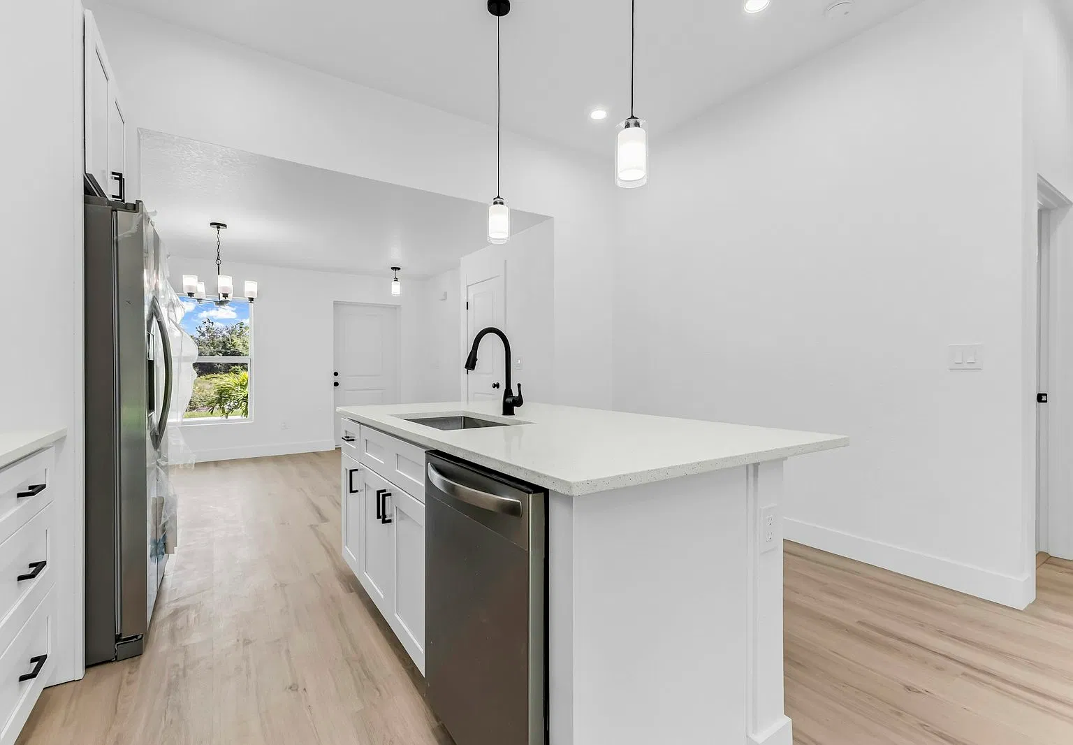 27087 Washington St — Photo 4