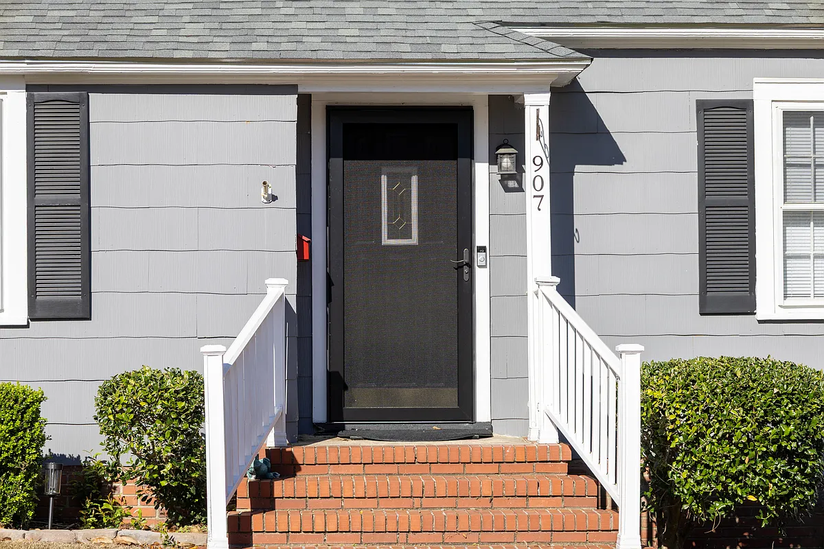 Building Photo - 907 Highland Ave
