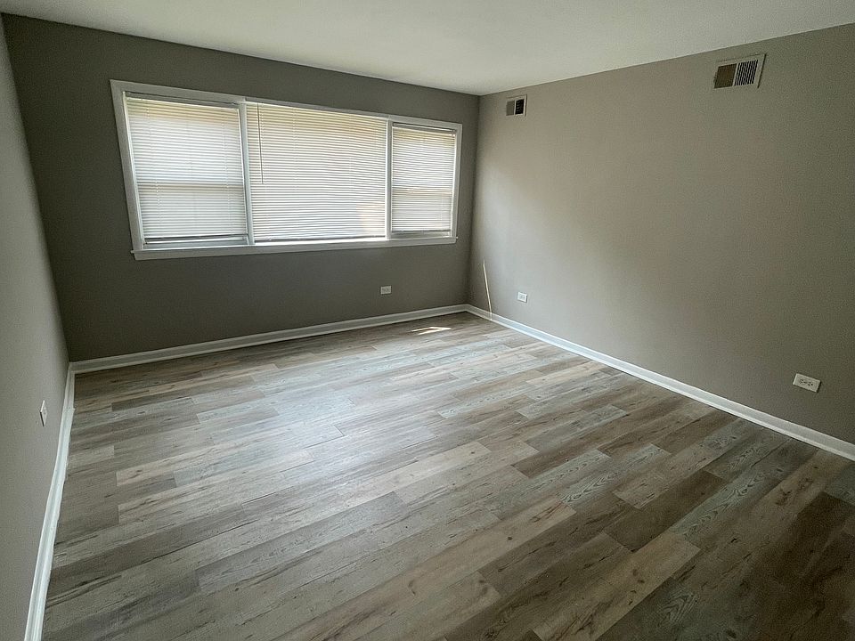1st image of 15006 Dorchester Ave APT 1W