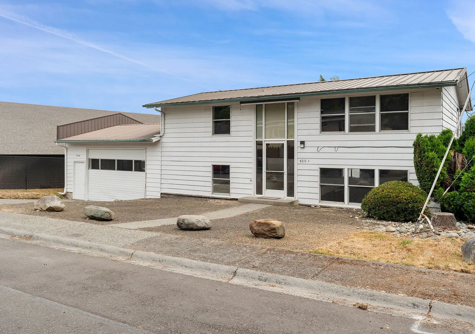 Spacious & Central: 1,900 Sq. Ft. Bremerton Home with Large Workshop — Photo 2