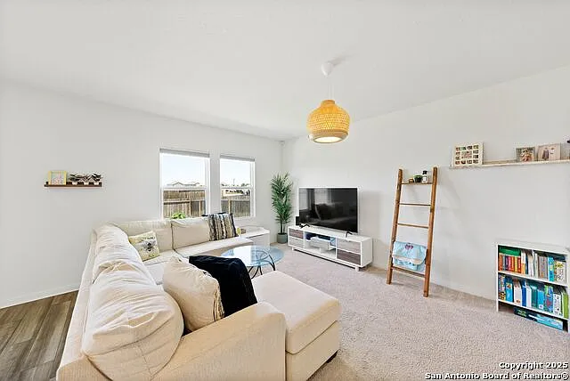 4 bed, 3.0 bath, 2261 sqft, $2,300 — Photo 2