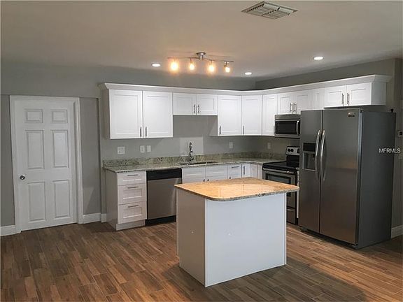 3rd image of 11087 Oakhaven Dr