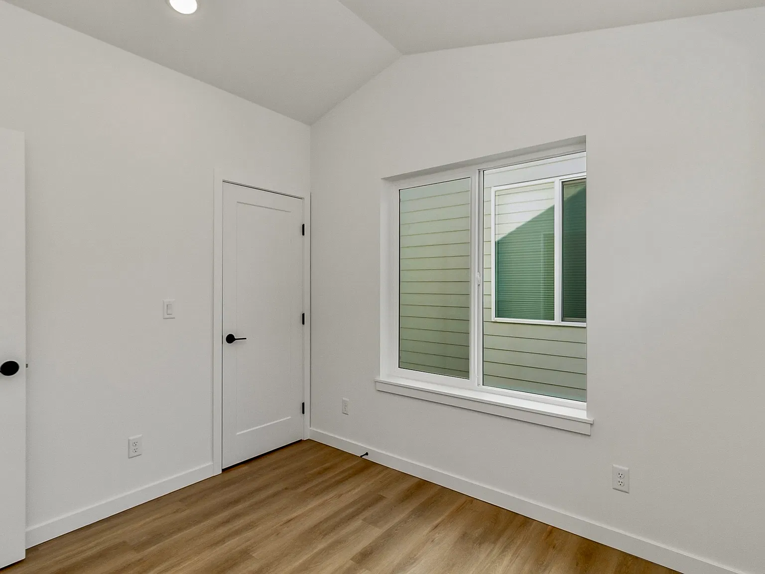 2 bed, 1.5 bath, 680 sqft, $2,550 — Photo 4