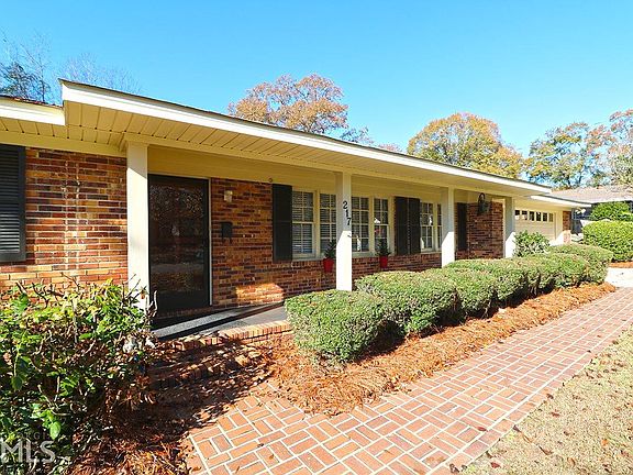 4th image of 217 Deerwood Cir