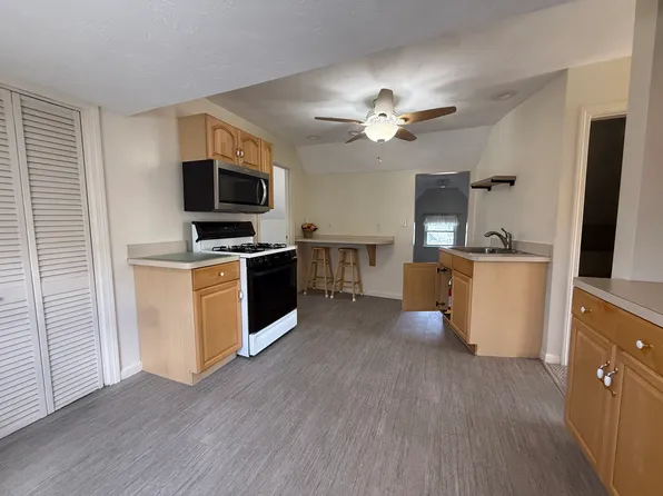 15 Waterloo St Floor 3, Hyde Park, MA 02136