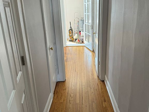 4th image of 2443 W Gunnison St #3
