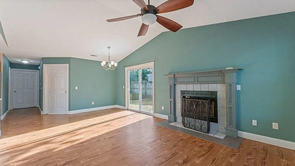 2 bed, 1.0 bath, 996 sqft, $1,395 — Photo 3