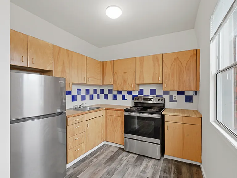 Abbottsford Apartments — Photo 134