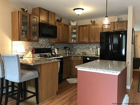 3rd image of 170 Sterling Pl