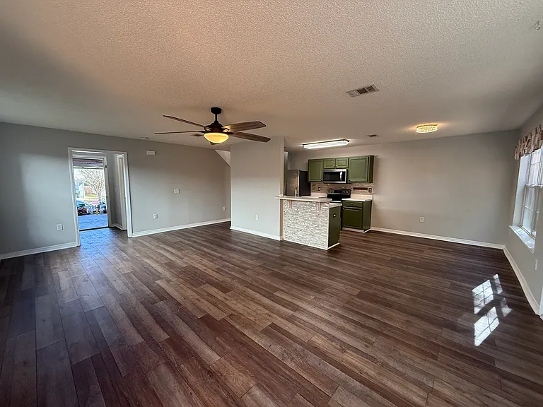 5153 Victoria Dr — Photo 17