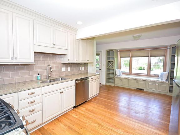 5th image of 250 Crandall Dr