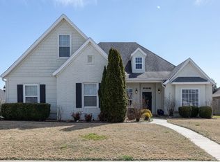 3745 Breakstone Dr, Fayetteville, AR 72764