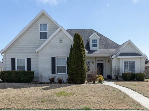 3745 Breakstone Dr, Fayetteville, AR 72764