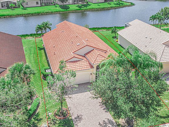 2nd image of 407 NW Sunview Way