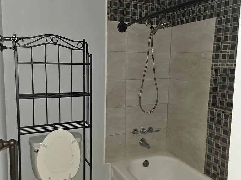 2215 Hillcrest Ave #5-F — Photo 5